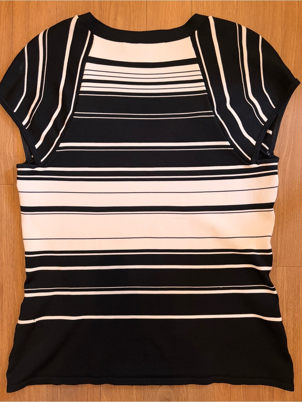 🌺White House Black Market Black & White Striped Short Sleeve Scoop Top🌺